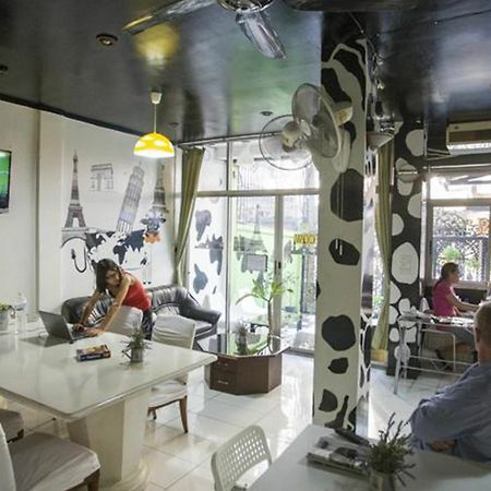 Mad Cow Hostel Bangkok Exterior photo