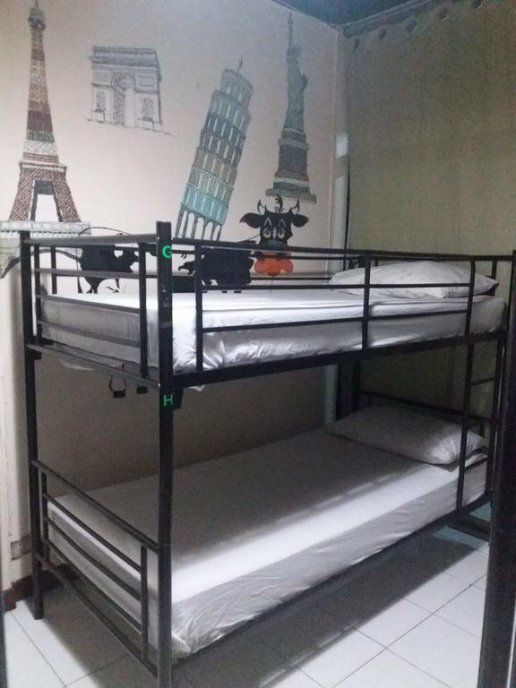 Mad Cow Hostel Bangkok Exterior photo