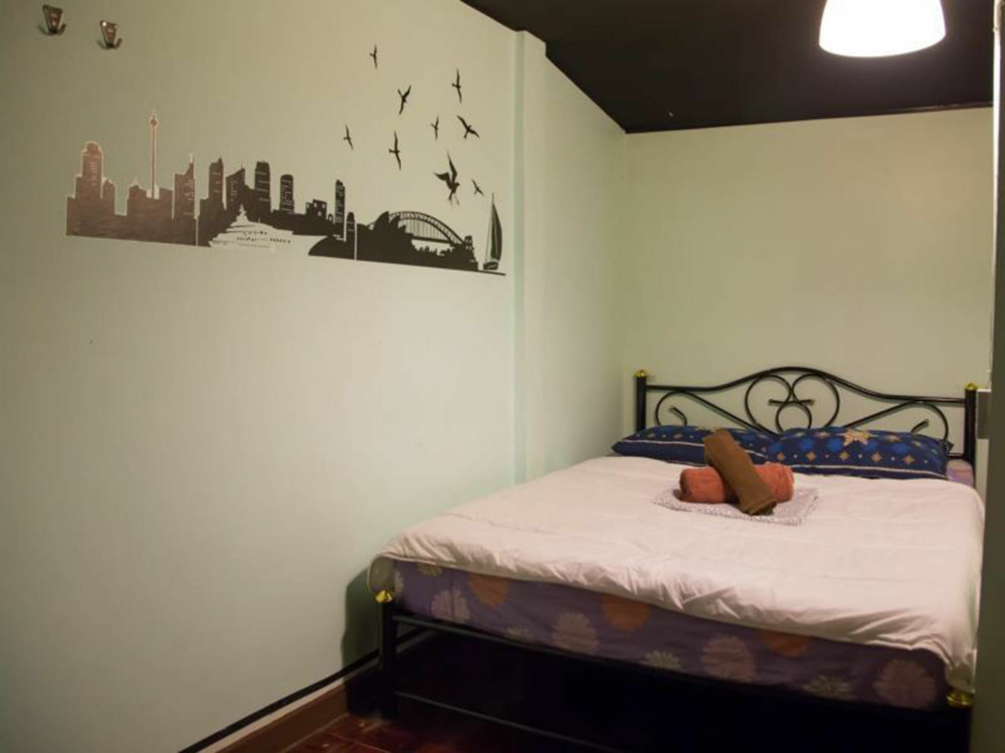 Mad Cow Hostel Bangkok Exterior photo