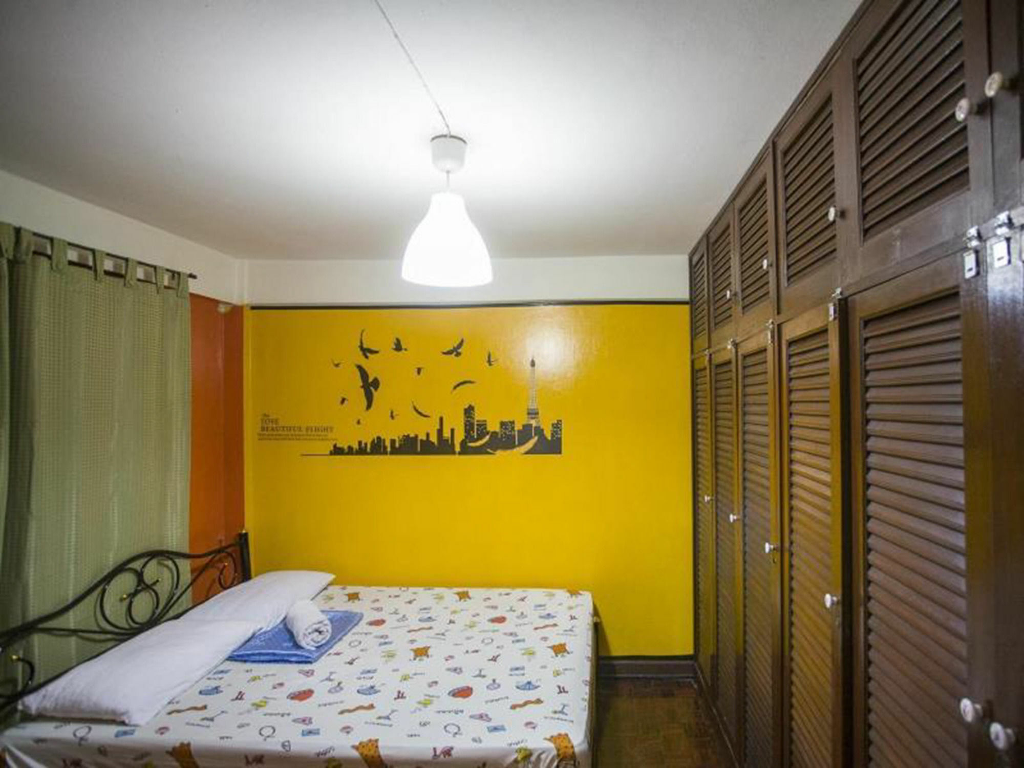 Mad Cow Hostel Bangkok Exterior photo